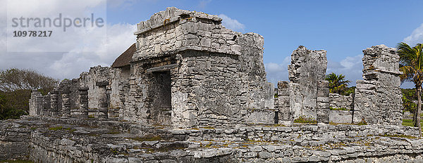 Ruinen eines Steingebäudes  Riviera Maya; Tulum  Quintana Roos  Mexiko'.