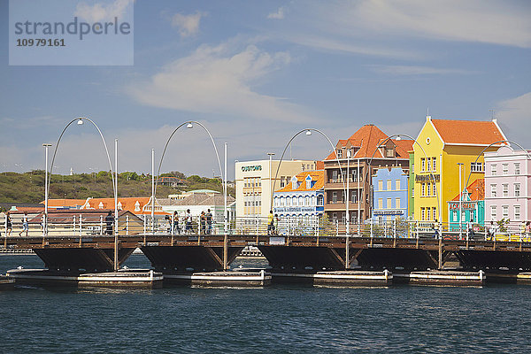 Die malerische Punda-Seite des Hafens von Willemstad ist ein nationales Wahrzeichen von Curacao; Punda  Curacao