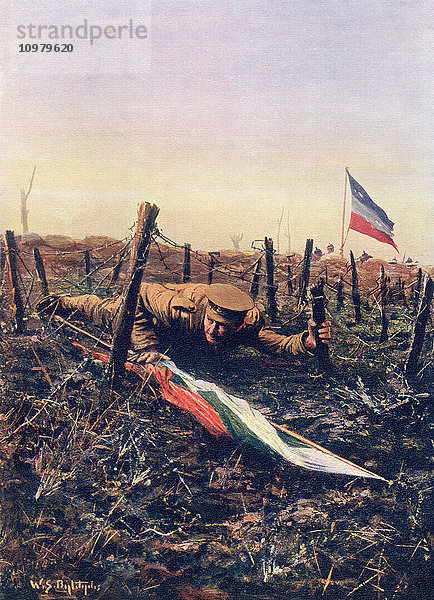 Unteroffizier W.H. Lappin kehrt in seinen Graben zurück  nachdem er eine bulgarische Flagge vom deutschen Feind erbeutet hat  Yser-Kanal  Westflandern  Belgien  1915. Für diese und andere mutige Taten wurde er mit dem D.C.M. ausgezeichnet. Nach einem Gemälde von W.S. Bagdatopulos. Aus Deeds That Thrill The Empire  veröffentlicht 1919.