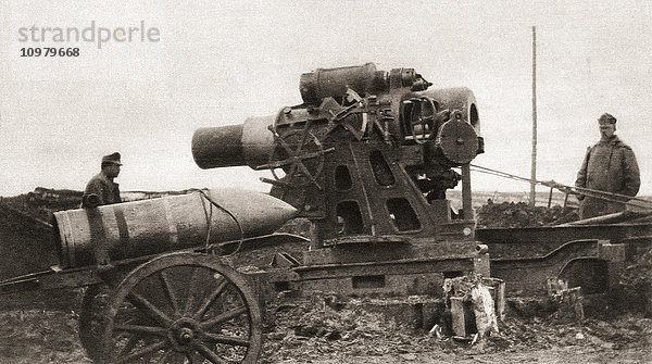 Eine österreichische Riesen-Belagerungshaubitze und ihre Granate  die während des Ersten Weltkriegs eingesetzt wurde. Aus The Illustrated War News  veröffentlicht 1915.