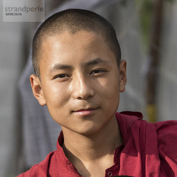 Porträt eines jungen Mönchs; Punakha  Bhutan'.