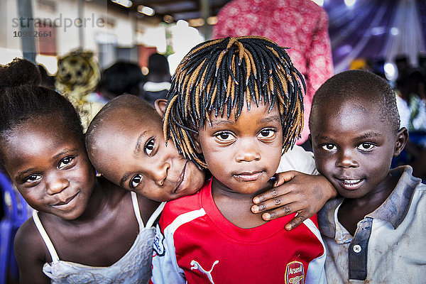 Porträt von vier ugandischen Kindern; Gulu  Uganda'.