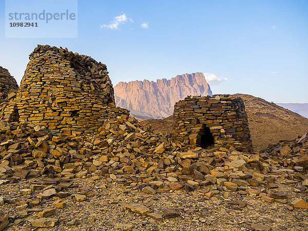 Oman  Ad-Dakhiliyah  Jabal Misht  Al-Ain  Bienenstockgräber  Ausgrabungsstätte