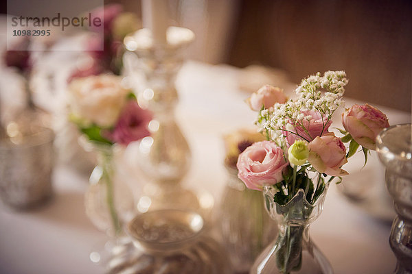 Tischdekoration  Rosen  Blumen in Vase