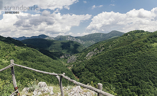 Bulgarien  Panoramablick auf die Erma-Schlucht