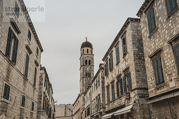 Kroatien  Dubrovnik  Blick auf den Kirchturm in der Altstadt