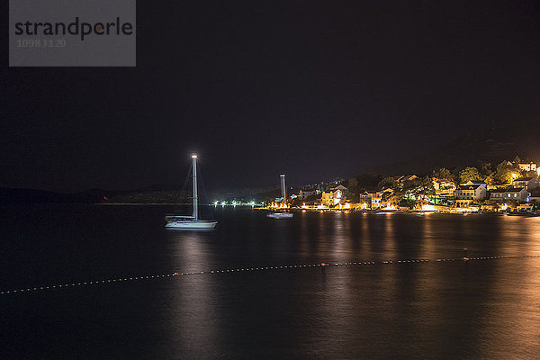 Kroatien  Dalmatien  Slano bei Nacht
