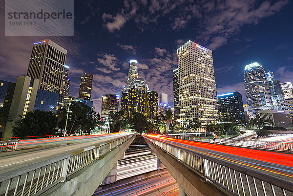 USA  Kalifornien  Los Angeles  Innenstadt bei Nacht