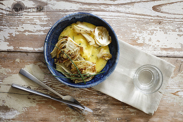 Polenta mit karamellisiertem Fenchel in Schale