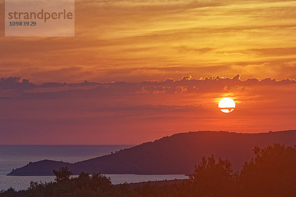 Kroatien  Insel Hvar  Berg Glavia bei Sonnenuntergang