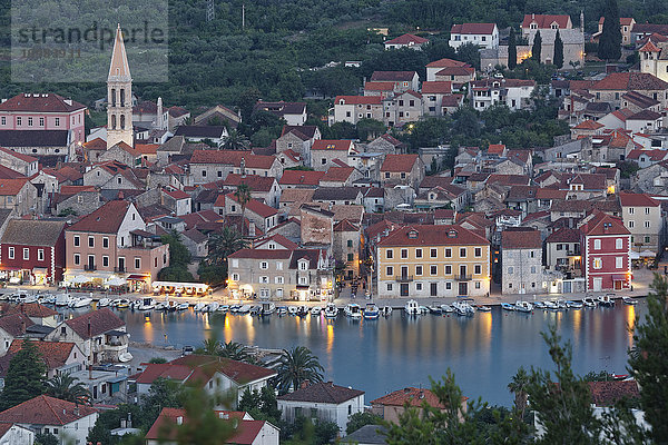 Kroatien  Insel Hvar  Stari Grad  Blick auf den Hafen am Abend