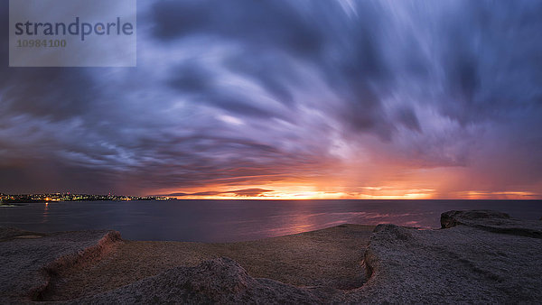 Australien  New South Wales  Maroubra  Küste bei Sonnenuntergang