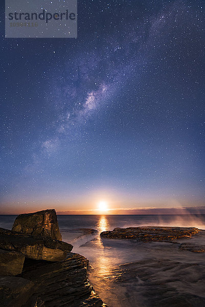 Australien  New South Wales  Clovelly  Shark Point bei Sonnenuntergang