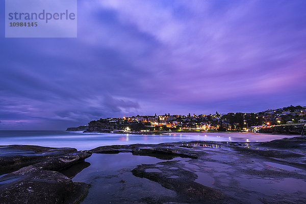 Australien  New South Wales  Sydney  Bronte Beach und Coogee im Hintergrund am Abend