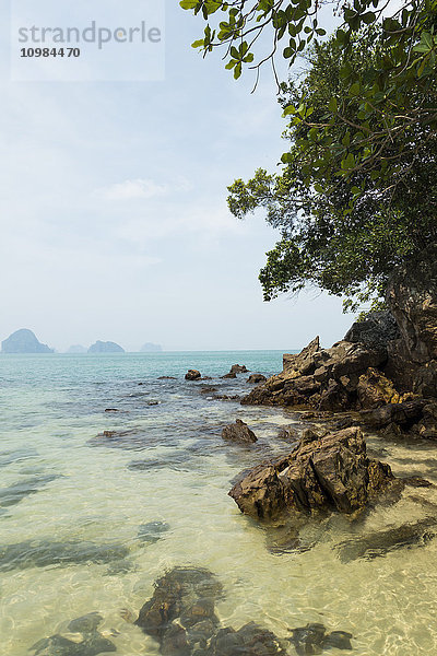 Thailand  Tubkaek  Bucht mit Felsen