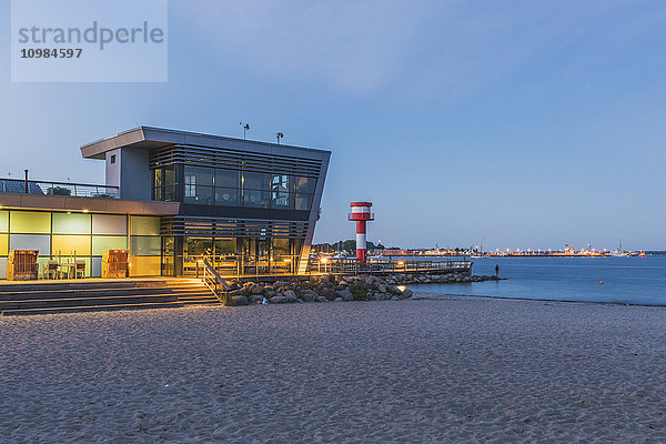 Deutschland  Schleswig-Holstein  Eckernförde  Ostseeinformationszentrum und neuer Leuchtturm