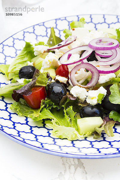 Griechischer Salat auf Teller