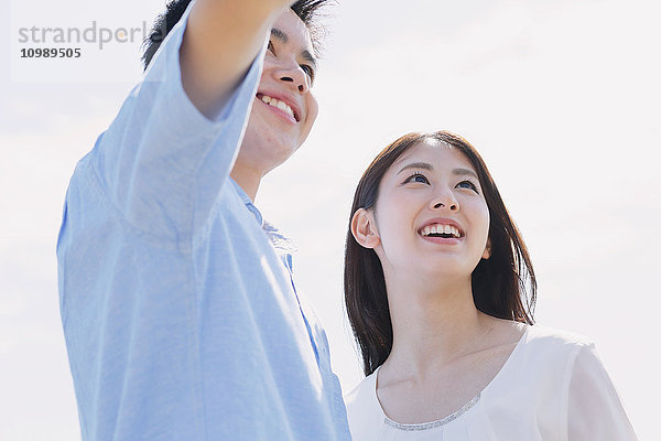 Porträt eines jungen japanischen Paares