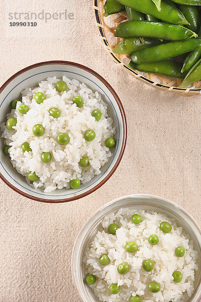 Reis mit grünen Erbsen