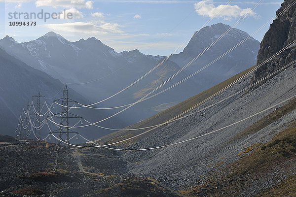 Freileitungen und Masten in den Alpen  Albulapass  Graubünden  Schweiz