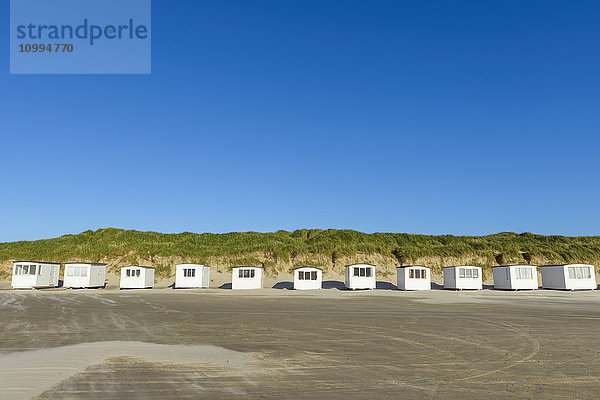 Strandhütten im Sommer  Blokhus  Kommune Jammerbugt  Nordjütland  Dänemark