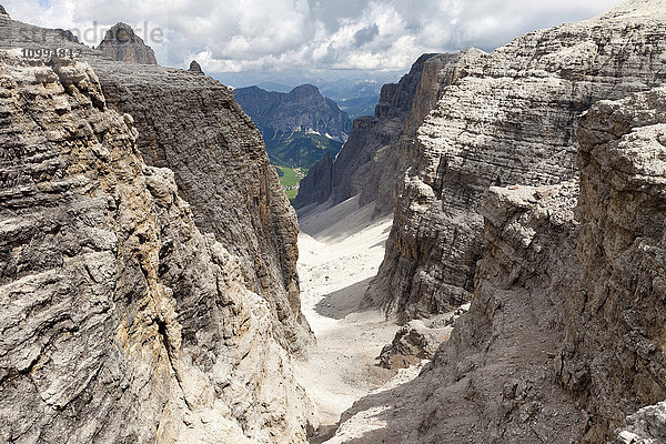 Blick auf das wilde Val Mesdi (Mittagstal) in der Sellagruppe  Dolomiten  Trentino Südtirol  Italien
