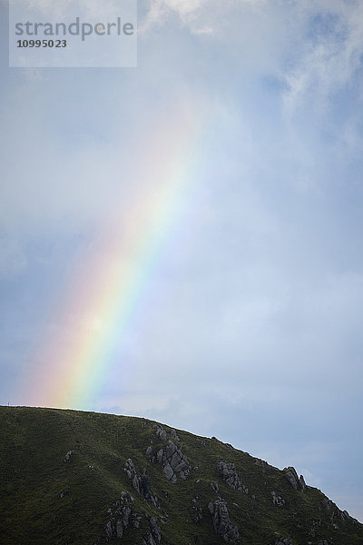 Regenbogen über dem Berg Hohneck  Vogesen  Elsass  Frankreich