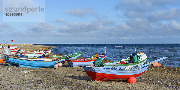 Bunte Fischerboote am Strand  Klitmoller  Nordjütland  Dänemark