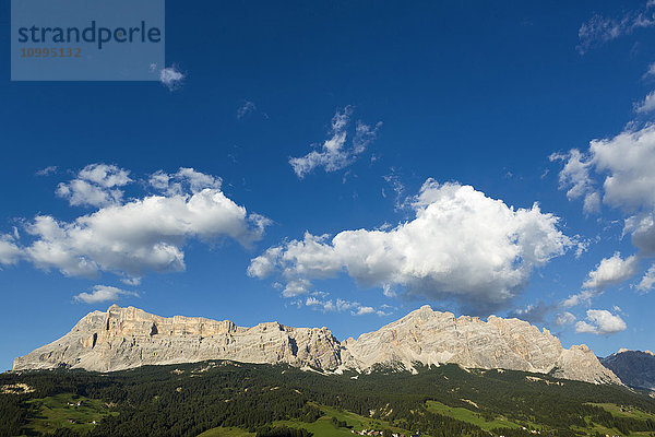 Stein der Kreuzgruppe links und Cunturines rechts  Naturpark Fanes Sennes Prags  Dolomiten  Trentino Südtirol  Italien