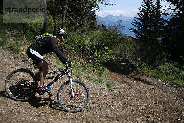 Dre Dans le l'Darbon : Mountainbike-Rennen in den französischen Alpen.