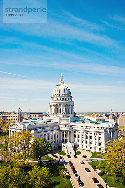 Wisconsin  Madison  Capitol mit blauem Himmel