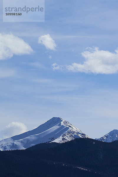 Colorado  verschneiter Byers Peak und Wolken