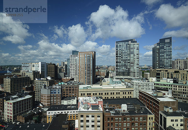 Massachusetts  Boston  Stadtsilhouette mit Wolken