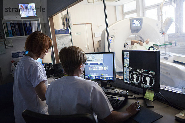 Reportage über einen radiologischen Dienst in einem Krankenhaus in Haute-Savoie  Frankreich. Scanner.