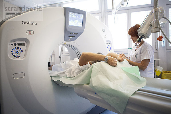 Reportage über einen radiologischen Dienst in einem Krankenhaus in Haute-Savoie  Frankreich. Scanner.