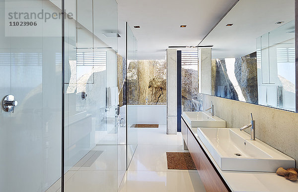 Modernes luxuriöses Vorzeige-Badezimmer