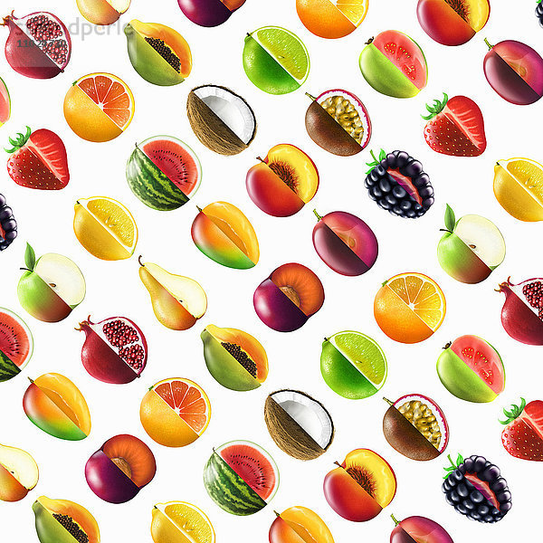 Formatfüllendes Muster vieler halbierter Früchte im Querschnitt