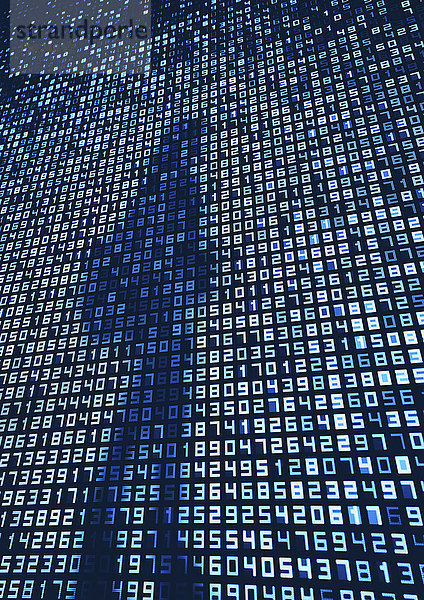 Schatten einer Frau auf Zahlen auf riesiger digitaler Displaywand