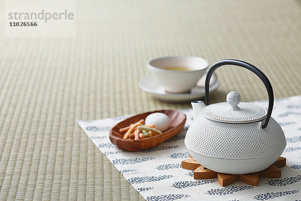 Tee und japanisches Gebäck
