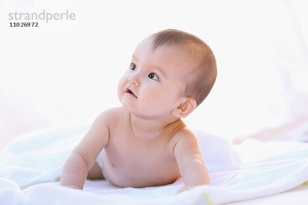 Gemischtrassiges Neugeborenenporträt