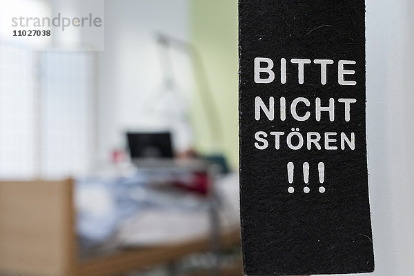 Schild Bitte nicht stören im Hospiz