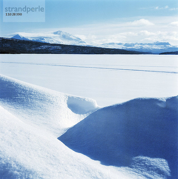 Weitläufige Winterlandschaft  Schweden.