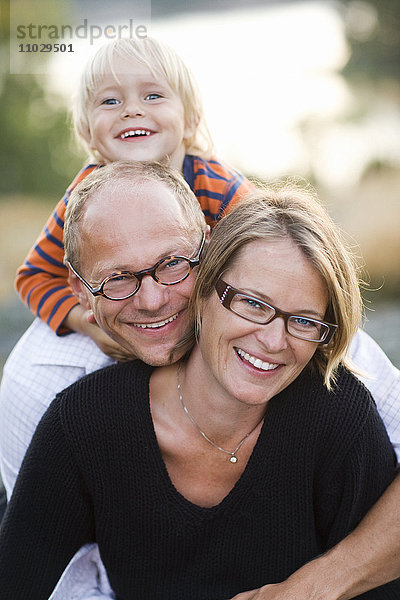 Porträt einer glücklichen Familie