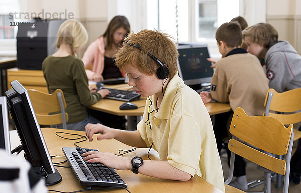 Kinder im Computerlabor