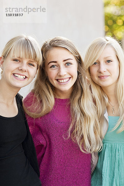 Porträt von drei Mädchen im Teenageralter