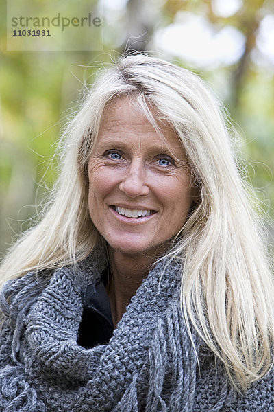 Porträt einer lächelnden älteren Frau  Schweden