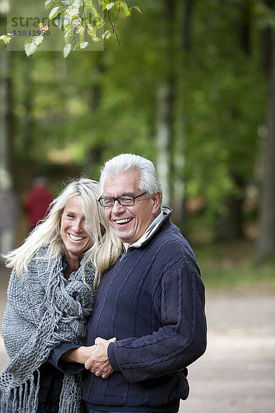 Lächelndes Seniorenpaar  Delsjon  Göteborg  Schweden