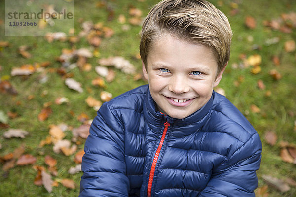 Porträt eines lächelnden Jungen  Karlskrona  Blekinge  Schweden