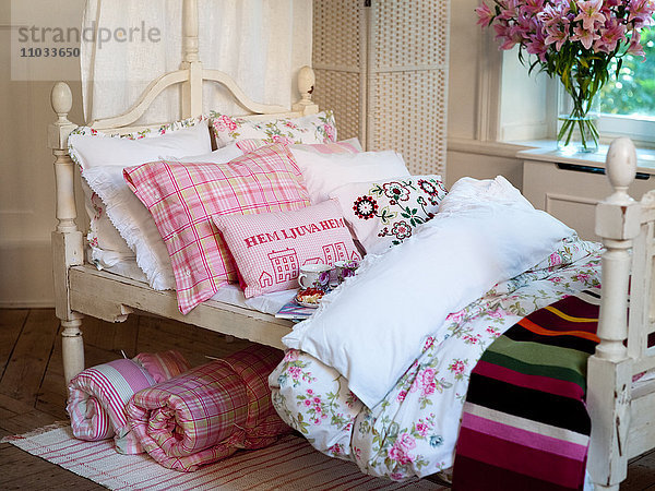 Schlafzimmerdekoration im rustikalen Stil