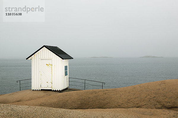 Eine Hütte auf den Klippen  Bohuslan  Schweden.